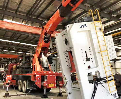 城中附近随车吊出租，轻松解决运输难题