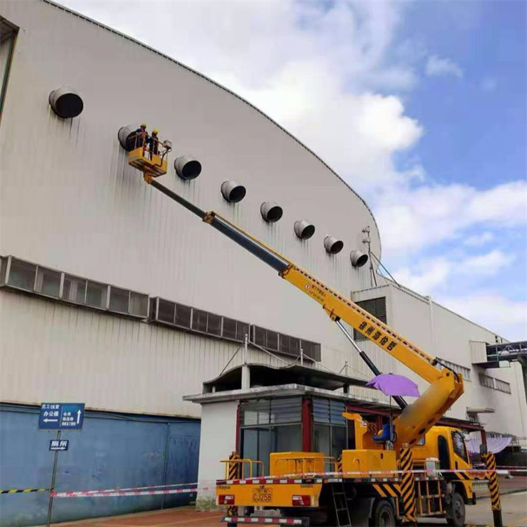 城中高空作业车出租服务：专业广告牌安装解决方案