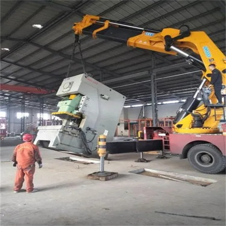 城中80吨折臂吊车出租附近电话